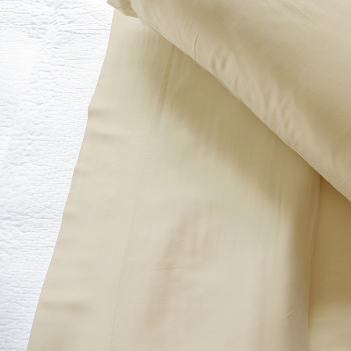 Longaberger 7-Piece Bedding Set - White Quilt with Sand Sheet Set