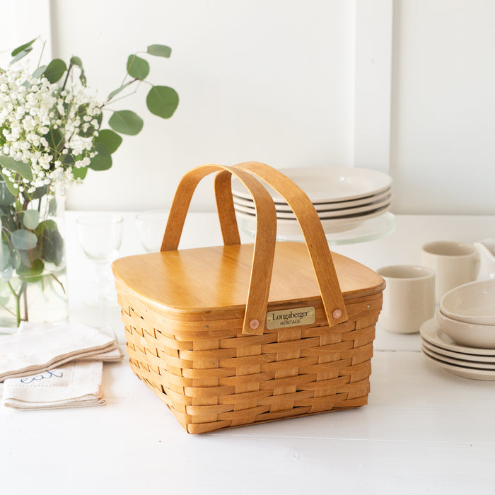 Collector's Heritage Cake Basket with Lid, Riser and Protector - Warm Brown
