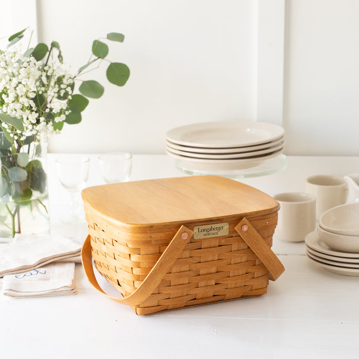 Collector's Heritage Cake Basket with Lid, Riser and Protector - Warm Brown