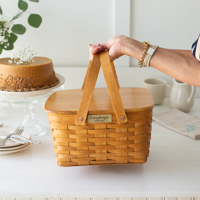 Collector's Heritage Cake Basket with Lid, Riser and Protector - Warm Brown